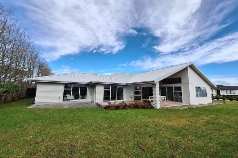 Photo of property in 11 Munro Oak Lane, Clevedon, 2582