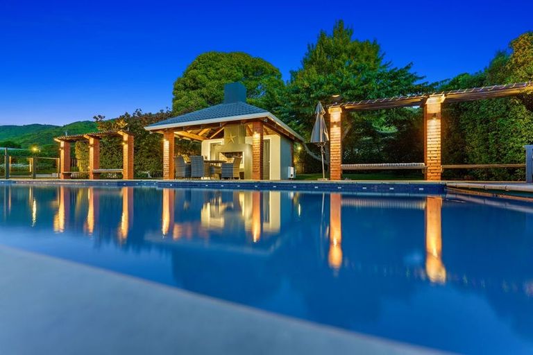 Photo of property in 52-56 Winara Avenue, Waikanae, 5036