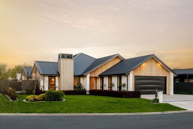 Photo of property in 14 Ruge Court, Cambridge, 3434