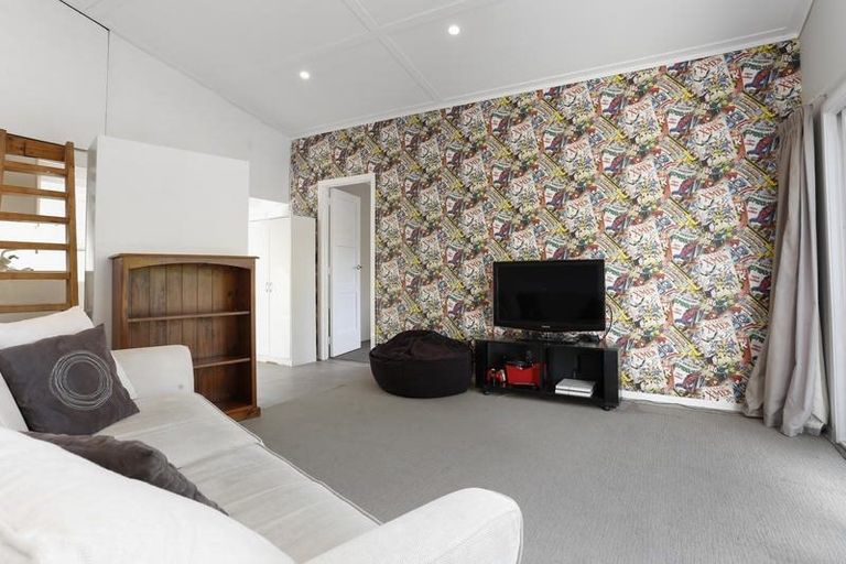 Photo of property in 124 Glendale Road, Glen Eden, Auckland, 0602