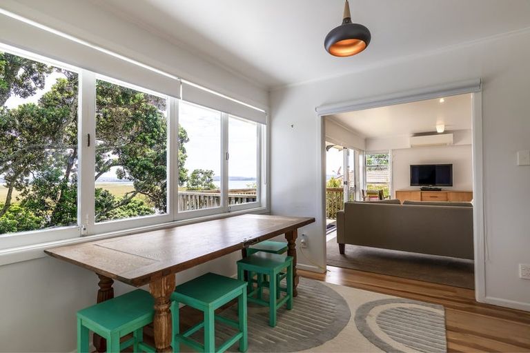 Photo of property in 40 Gill Avenue, Te Atatu Peninsula, Auckland, 0610