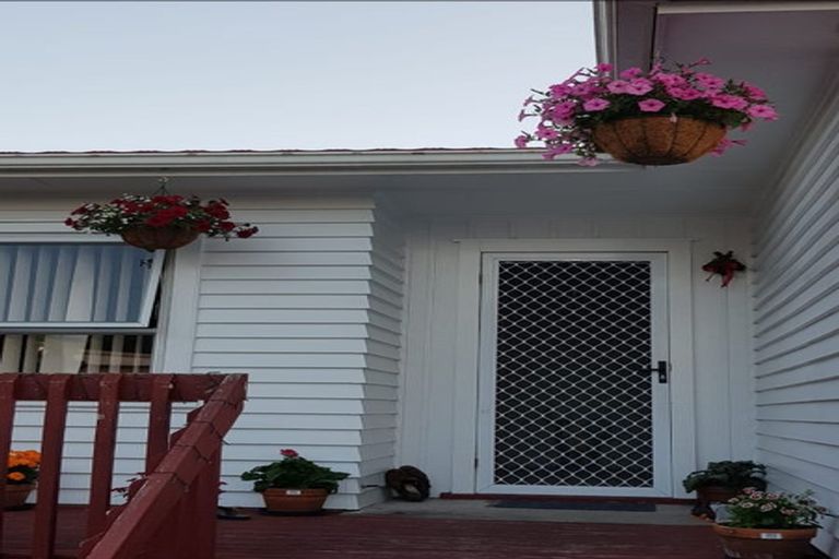 Photo of property in 2/31 Sunnyfield Crescent, Glenfield, Auckland, 0629