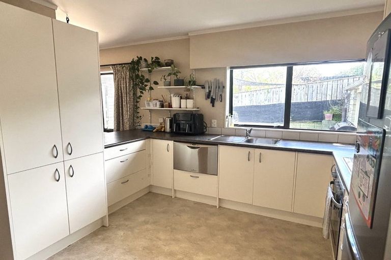 Photo of property in 32 Weggery Drive, Waikanae Beach, Waikanae, 5036