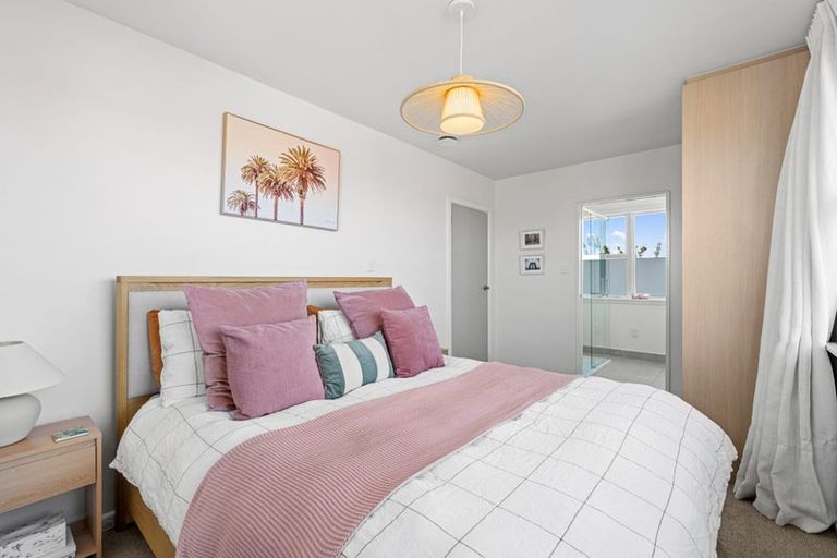 Photo of property in 21 Woodstock Place, Russley, Christchurch, 8042