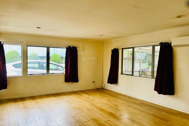 Photo of property in 10 Wheaton Place, Glen Eden, Auckland, 0602