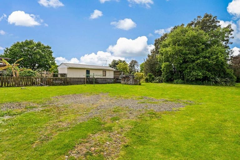 Photo of property in 37 Queen Mary Avenue, New Lynn, Auckland, 0600