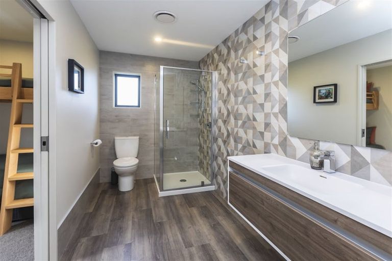 Photo of property in 26 Cornwall Road, Lyttelton, 8082