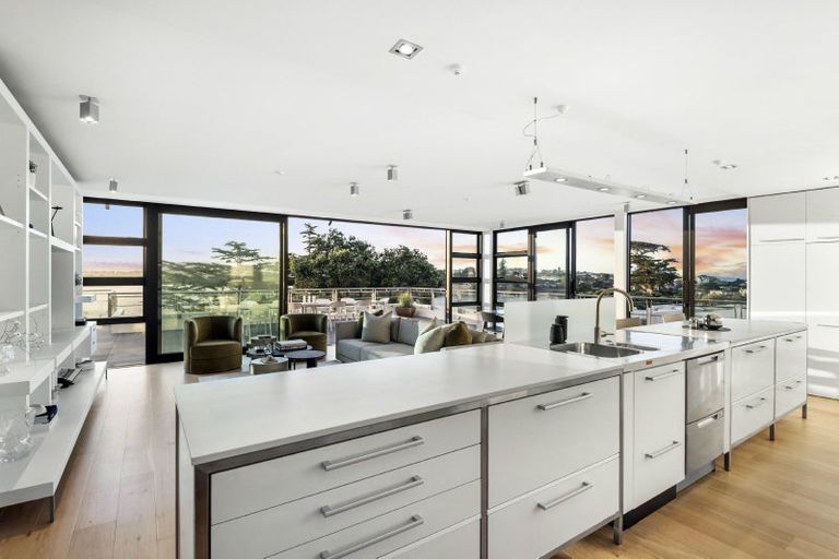 Photo of property in 10/258 Hurstmere Road, Takapuna, Auckland, 0622