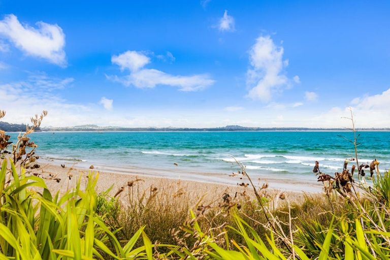 Photo of property in 12 Picnic Point Road, Hobsonville, 0616