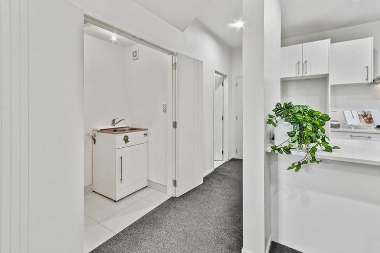Photo of property in 27 Popokatea Drive, Takanini, 2112