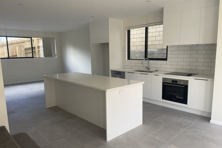 Photo of property in 45b Greenvalley Rise, Glenfield, Auckland, 0629