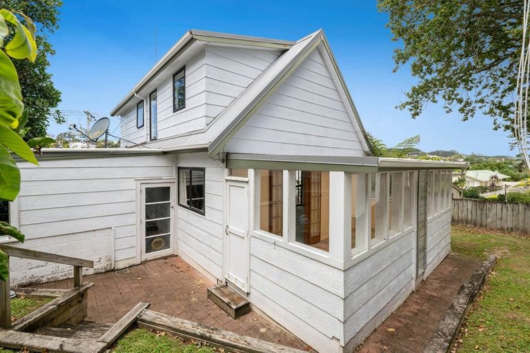Photo of property in 13 Makiri Street, Helensville, 0800
