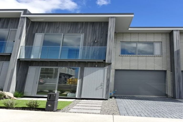 Photo of property in 1 Gunn Way, Hobsonville, Auckland, 0616