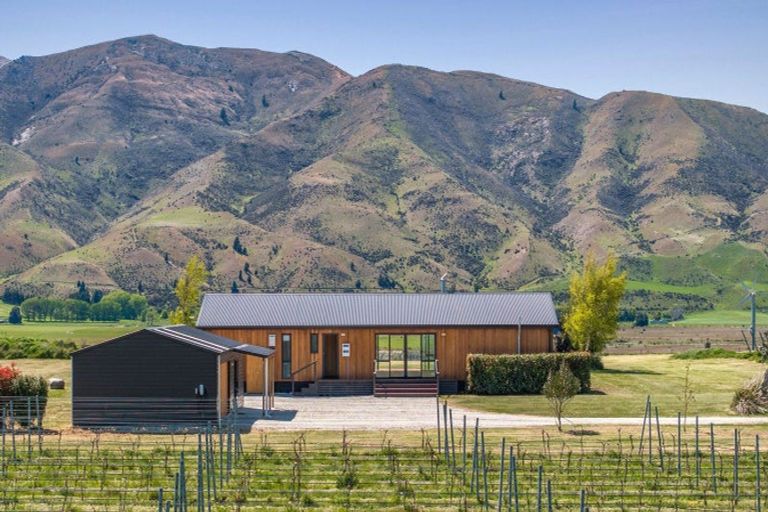 Photo of property in 90 Willowbank Road, Queensberry, Cromwell, 9383