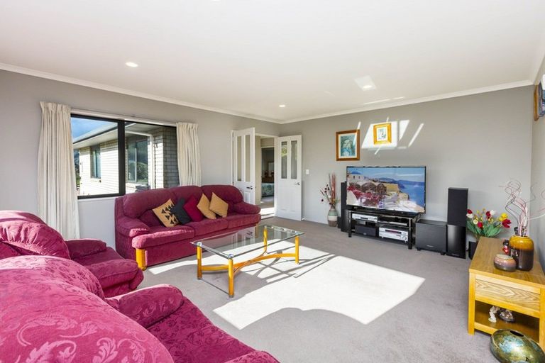 Photo of property in 2 Percy Kinsman Crescent, Riverstone Terraces, Upper Hutt, 5018