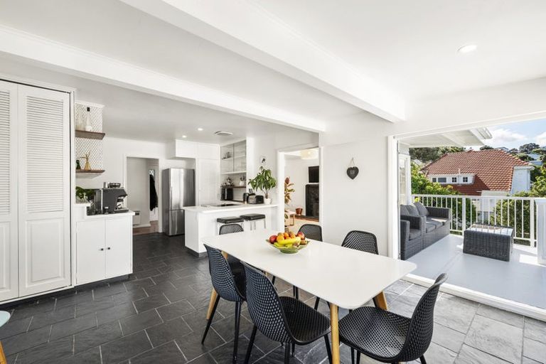 Photo of property in 27 Tai Paku Paku Road, Karaka Bays, Wellington, 6022