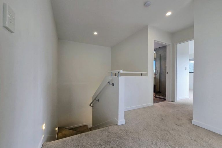 Photo of property in 7b Gulf Crest, Bucklands Beach, Auckland, 2012