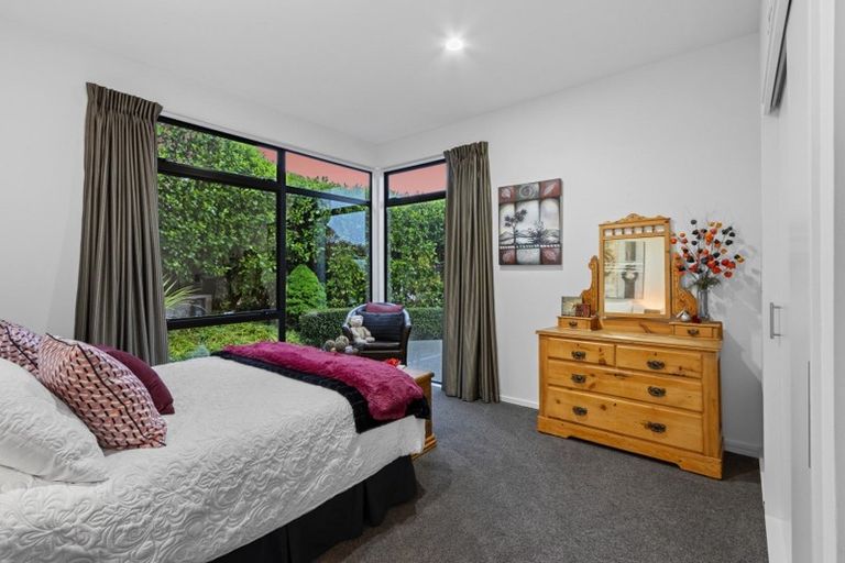 Photo of property in 18 Harry Ell Drive, Cashmere, Christchurch, 8022