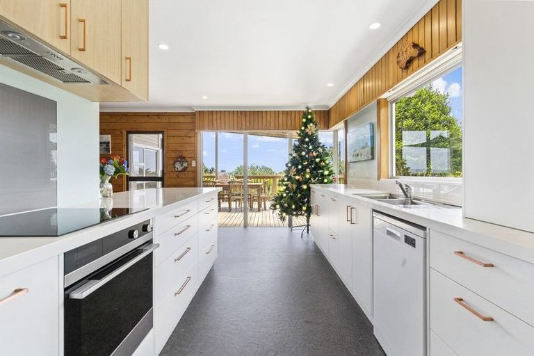 Photo of property in 218 Massey Road, Waipu, 0582