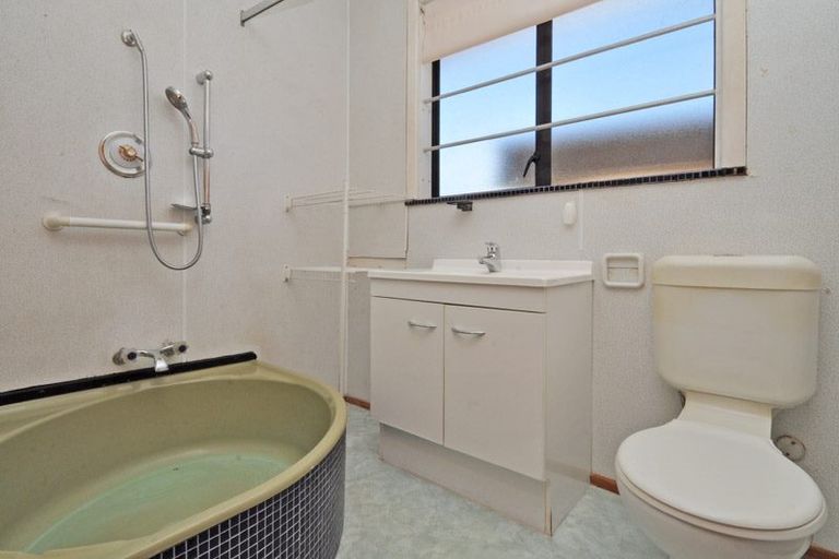 Photo of property in 1/22 Holland Road, Hillcrest, Auckland, 0627