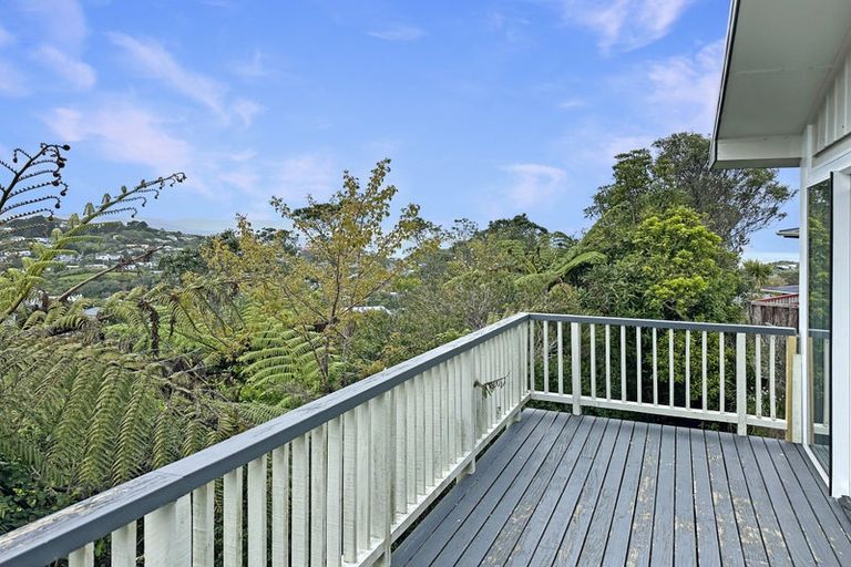 Photo of property in 6 Salford Street, Newlands, Wellington, 6037