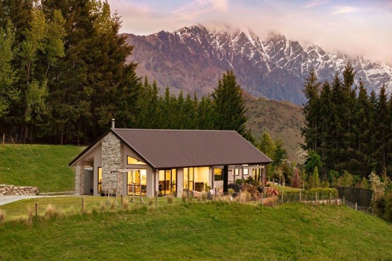 Photo of property in 86 Mountain View Road, Dalefield, Queenstown, 9371