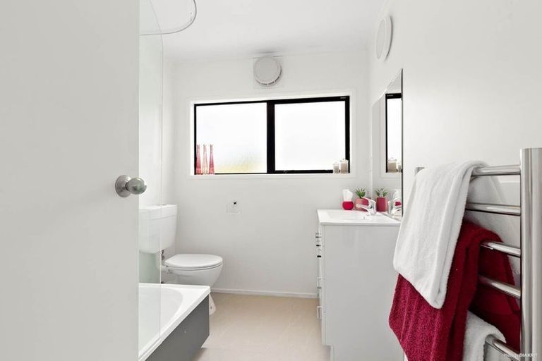 Photo of property in 47 Sheridan Drive, New Lynn, Auckland, 0600