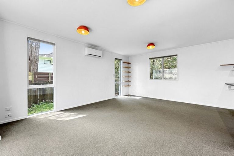 Photo of property in 685a Swanson Road, Swanson, Auckland, 0612