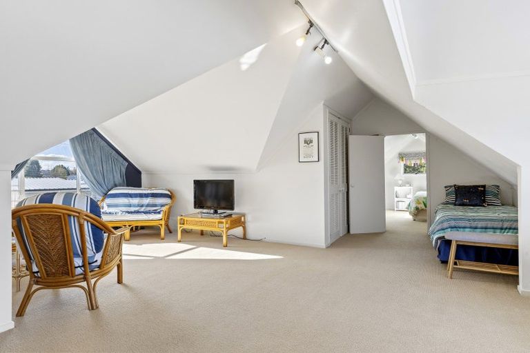 Photo of property in 26 Aubrey Crescent, Rainbow Point, Taupo, 3330