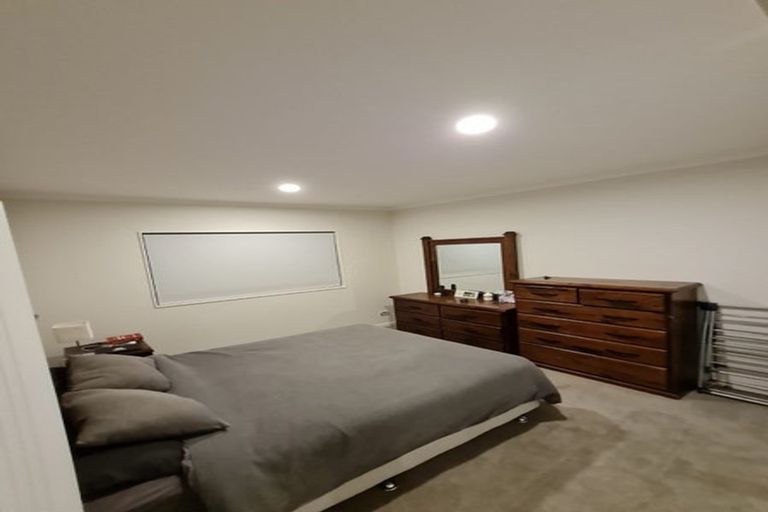 Photo of property in 13 Walter Ruddock Avenue, Kumeu, 0810
