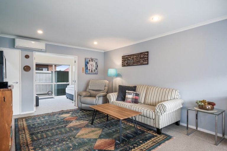 Photo of property in Rangeview Villas, 16/9 Fuller Close, Levin, 5510