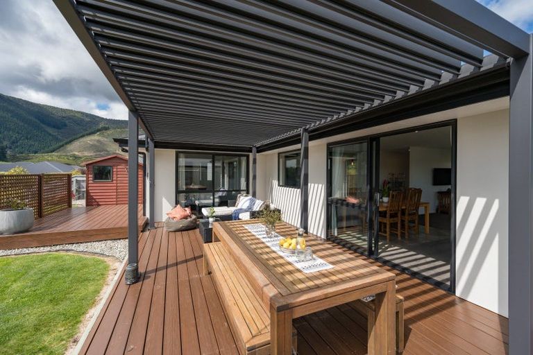 Photo of property in 8 Huntaway Close, Stoke, Nelson, 7011