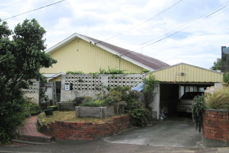 Photo of property in 28 Milne Terrace, Island Bay, Wellington, 6023