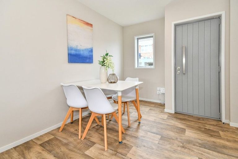 Photo of property in 2/70 Clevedon Road, Papakura, 2110