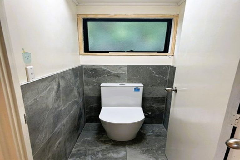 Photo of property in 69 Santiago Crescent, Unsworth Heights, Auckland, 0632