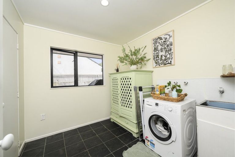 Photo of property in 11d Redwood Crescent, Hurdon, New Plymouth, 4310