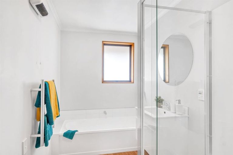 Photo of property in 12 Esher Place, Saint Martins, Christchurch, 8022