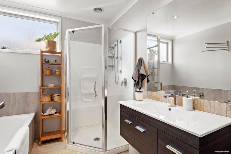 Photo of property in 22 Teal Way, Hobsonville, Auckland, 0616