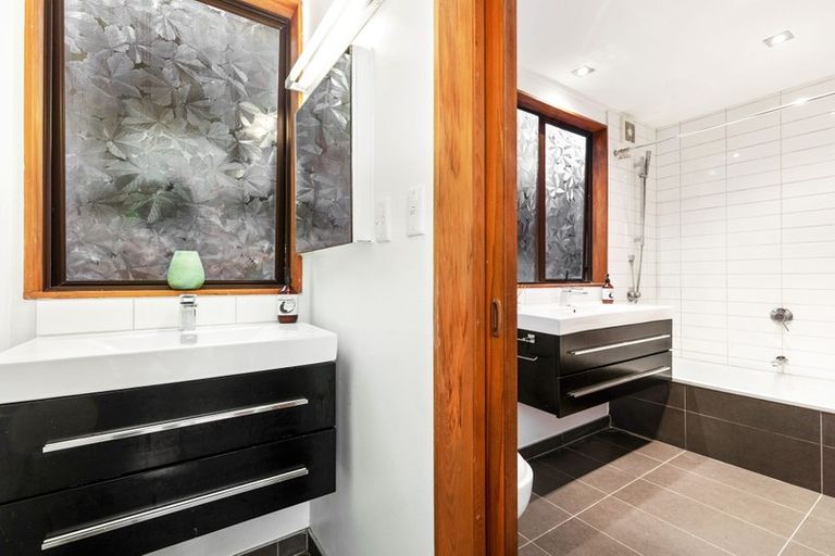 Photo of property in 113 Daffodil Street, Titirangi, Auckland, 0604