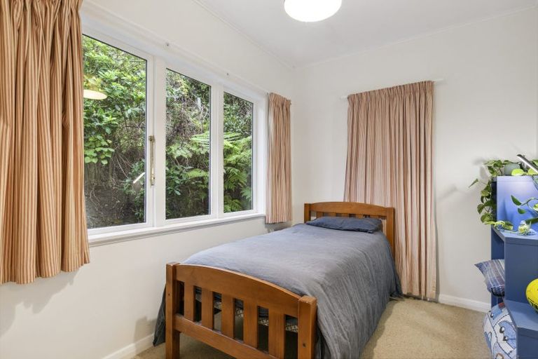Photo of property in 49 Albemarle Road, Northland, Wellington, 6012