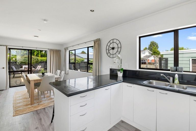 Photo of property in 6 Highbury Drive, Levin, 5510