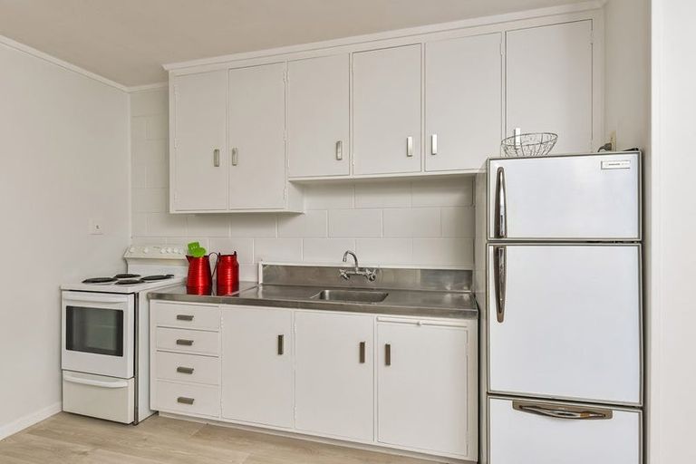 Photo of property in 5b Nea Place, Hillcrest, Auckland, 0627