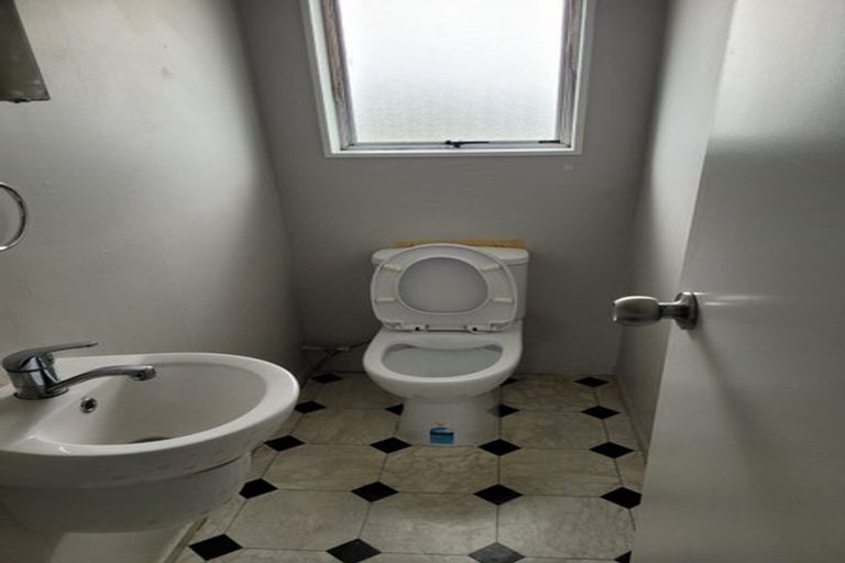 Photo of property in 15 Tiki Street, New Lynn, Auckland, 0600