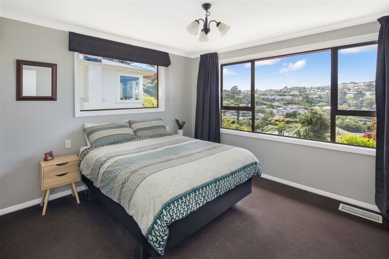 Photo of property in 102 Ruskin Road, Newlands, Wellington, 6037