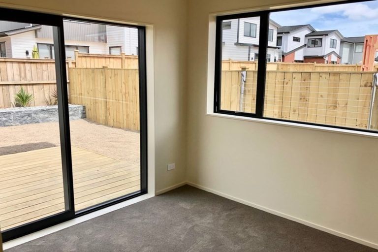 Photo of property in 17 Toanui Road, Hobsonville, Auckland, 0616