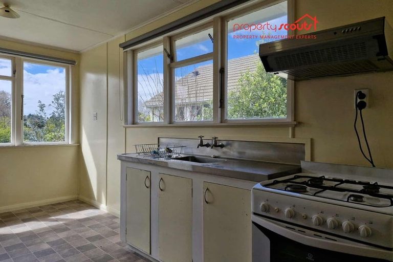Photo of property in 42 Banks Street, Marfell, New Plymouth, 4310