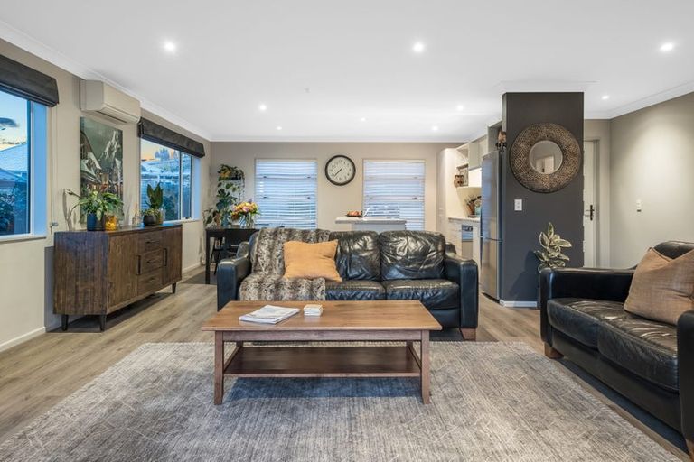 Photo of property in 6 Spritsail Place, Whitby, Porirua, 5024