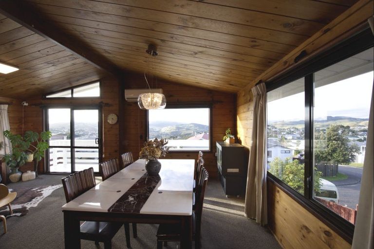 Photo of property in 17 Rice Crescent, Newlands, Wellington, 6037