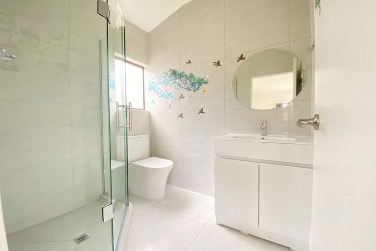 Photo of property in 134 Colwill Road, Massey, Auckland, 0614