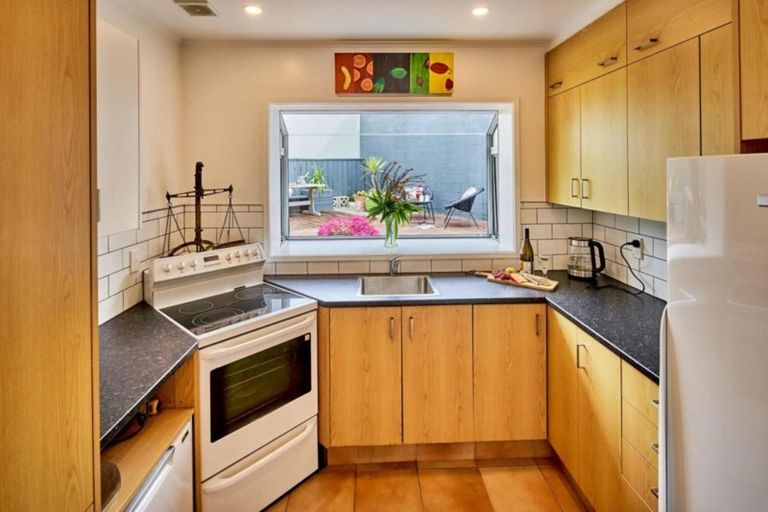 Photo of property in 1 Ferry Street, Seatoun, Wellington, 6022